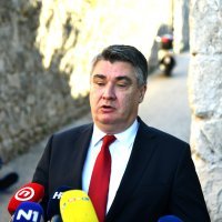 Zoran Milanović u Dubrovniku položio cvijeće za poginule branitelje
