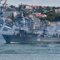 Ruski brod minolovac Ivan Golubec na paradi u luci Sevastopolj 2021.