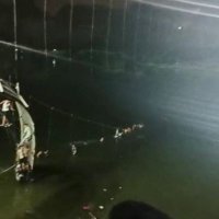 Srušio se viseći most u Indiji