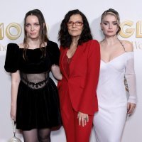 Ali Hewson s kćerima