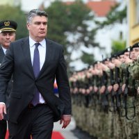 Milanović uručio časničke činove kadetima HVU-a