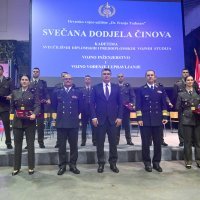 Milanović uručio časničke činove kadetima HVU-a
