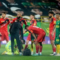 Ivan Banić leži nakon bačene petarde