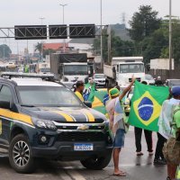 Bolsonarovi pristaše blokirali ceste
