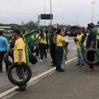 Bolsonarovi pristaše blokirali ceste