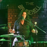 Mimi Parker i bend Low