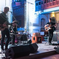 Mimi Parker i bend Low