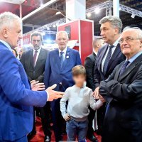 Andrej Plenković s djecom na Interliberu