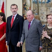 Kraljica Letizia sa bivšim kraljem Juan Carlosom i kraljicom Sofijom