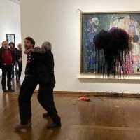 Aktivisti zalili Klimtovu sliku