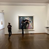 Aktivisti zalili Klimtovu sliku