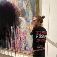 Aktivisti zalili Klimtovu sliku