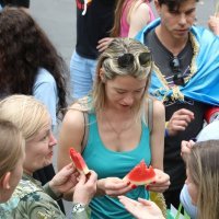 Ukrajinci u Australiji lubenicom proslavili oslobađanje Hersona