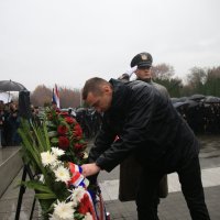 Odavanje počasti žrtvama Vukovara polaganjem vijenaca