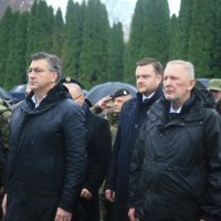 Odavanje počasti žrtvama Vukovara polaganjem vijenaca