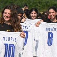 Hrvatska nogometna reprezentacija, trening s djevojčicama iz akademije PSG-a, 19.11.2022.