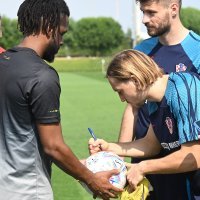 Hrvatska nogometna reprezentacija, trening s djevojčicama iz akademije PSG-a, 19.11.2022.