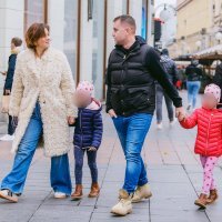 Mirna Medaković Stepinac uz supruga i djecu