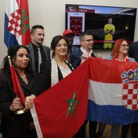 Zastupnici gledaju utakmicu s veleposlanicom Maroka