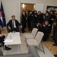 Andrej Plenković s austrijskim kancelarom Karlom Nehammerom