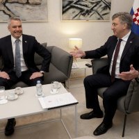 Andrej Plenković s austrijskim kancelarom Karlom Nehammerom