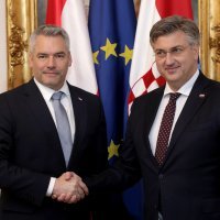 Andrej Plenković s austrijskim kancelarom Karlom Nehammerom