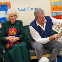 Camilla daruje medvjediće Paddington