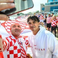 SP Katar: Hrvatski navijači iznenadili Vatrene ispred hotela uoči susreta Hrvatska - Kanada, 27.11.2022.