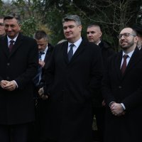 Borut Pahor darovao pčelinjak zagrebačkom Zoološkom vrtu