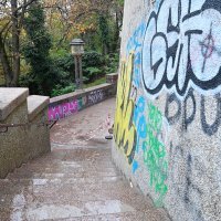 Čišćenje Zakmardijevih stuba u Zagrebu od grafita