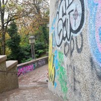 Čišćenje Zakmardijevih stuba u Zagrebu od grafita