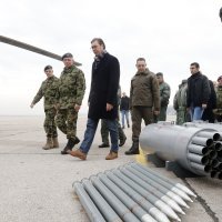 Aleksandar Vučić u obilasku helikoptera Mi-35 i Mi-17