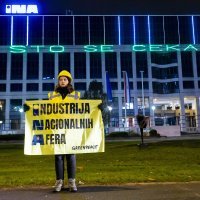 Prosvjed Greenpeacea ispred zgrade INA-e u Zagrebu