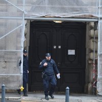 Policija ispred Vrhovnog i Trgovačkog suda na Zrinjevcu zbog dojave o bombi