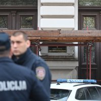 Policija ispred Vrhovnog i Trgovačkog suda na Zrinjevcu zbog dojave o bombi