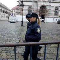 Policija pred Vladom