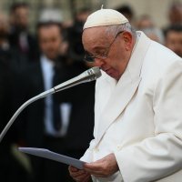 Papa Franjo zaplakao tijekom tradicionalne molitve u Rimu