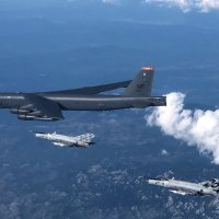 Naši MiG-ovi 21 u pratnji američkog strateškog bombardera B-52