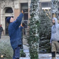 Uklanjanje adventskih kućica s Trga bana Jelačića zbog praćenja utakmice Argentina - Hrvatska