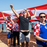 Hrvatski navijači okupljaju se ispred hotela Hilton uoči Argentine