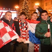 Navijači prate utakmicu Hrvatska - Argentina na Trgu bana Josipa Jelačića