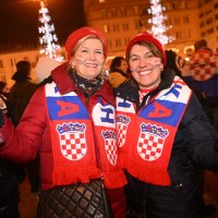 Navijači prate utakmicu Hrvatska - Argentina na Trgu bana Josipa Jelačića