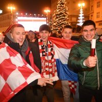 Navijači prate utakmicu Hrvatska - Argentina na Trgu bana Josipa Jelačića