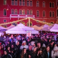 Navijači prate utakmicu Hrvatska - Argentina u Fan zoni na Prokurativama