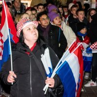 Navijači prate utakmicu Argentina - Hrvatska na Europskom trgu
