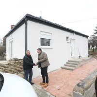 Primopredaja novoizgrađenih zamjenskih kuća na Banovini