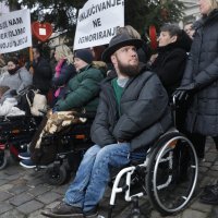 Prosvjed UdrugeProsvjed Udruge obitelji djece s teskocama u razvoju i osoba s invaliditetom obitelji djece s teškoćama u razvoju i osoba s invaliditetom Sjena