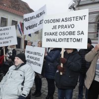 Prosvjed UdrugeProsvjed Udruge obitelji djece s teskocama u razvoju i osoba s invaliditetom obitelji djece s teškoćama u razvoju i osoba s invaliditetom Sjena