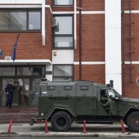 Uhićenik priveden na sud u specijalnom blindiranom policijskom vozilu