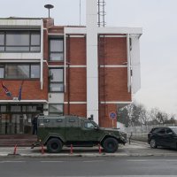 Uhićenik priveden na sud u specijalnom blindiranom policijskom vozilu